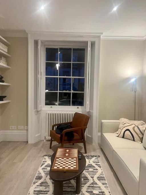 Апартаменти New Flat In Holland Park Лондон Екстер'єр фото