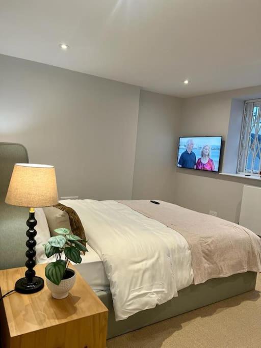 Апартаменти New Flat In Holland Park Лондон Екстер'єр фото