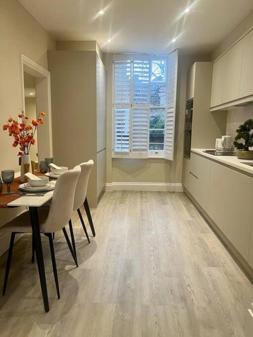 Апартаменти New Flat In Holland Park Лондон Екстер'єр фото